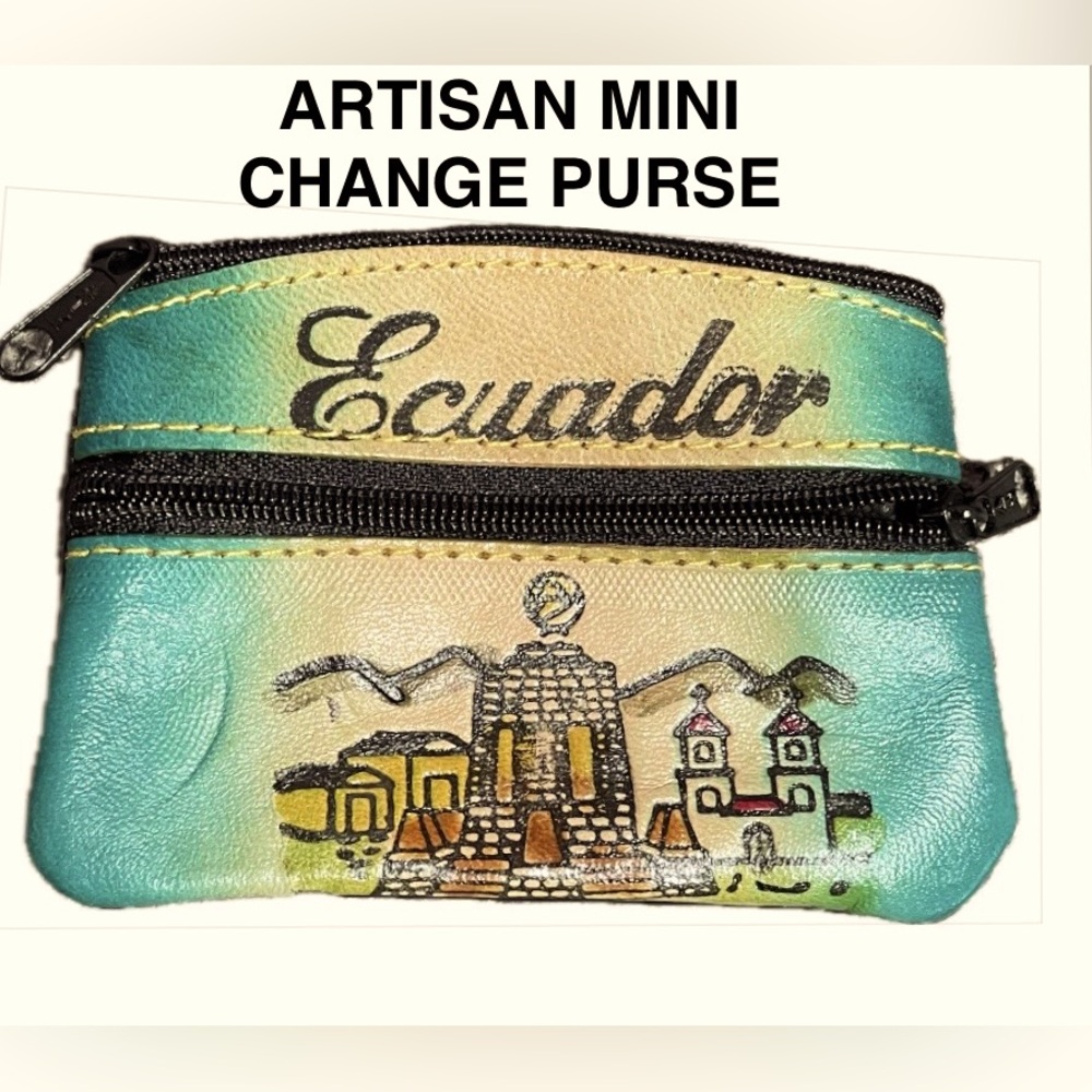 ECUADOR small Leather zippered Coin Purse/wallet size: 4x3 NWOT